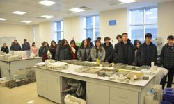 Kırşehirli Lise Öğrencilerinden KAEÜ’ye Eğitim Gezisi