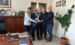 Şampiyon Ekipten Dekan Güneş’e Ziyaret