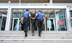 Kırmızı bültenle aranan hükümlü havalimanında yakalandı