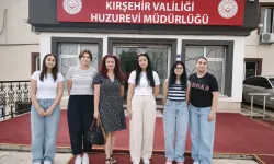 Kırşehirli Lise Öğrencilerinden Huzurevi Sakinlerine Anlamlı Ziyaret