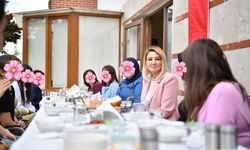 Sevgi Evlerinde Gönül Buluşması