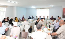 İl Müftü Yardımcıları Önen Çiftine Plaket Verildi