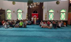 Miniklerin Bayrak Sevgisi Görülmeye Değerdi