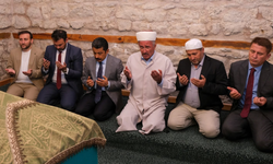 Ahi Evran Veli Türbesi’nin Örtüsü Dualarla Değiştirildi