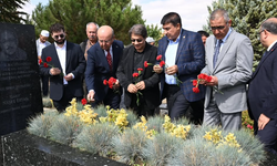 Kırşehir’de Neşet Ertaş Kabri Başında Anıldı