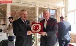 Başkan Öztürk’ten Gazeteci Murat Sürmeli’ye Anlamlı Plaket
