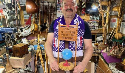 El emeği ahşap eserlerle evini sanat galerisine çevirdi