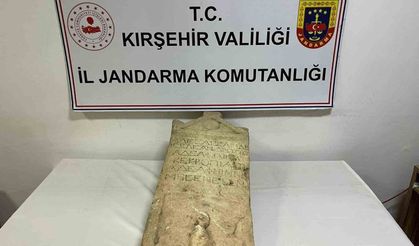 Kırşehir'de Roma dönemine ait mezar taşı ele geçirildi