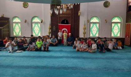 Miniklerin Bayrak Sevgisi Görülmeye Değerdi