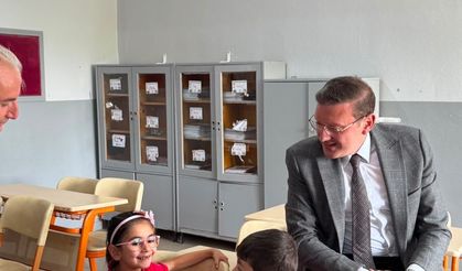 Kaymakam, Akçakent’te Sınıf Sıralarında Öğrencilerle Buluştu