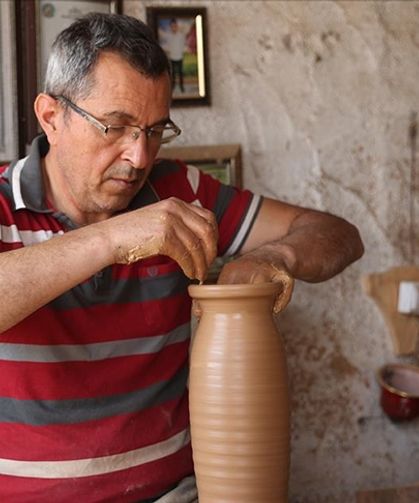 Avanoslu çanak ustası 40 yıldır çarklı tezgahta çamura şekil veriyor