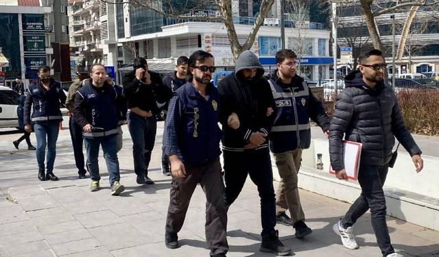 Kırşehir'de 11 düzensiz göçmen yakalandı,2'si ise tutuklandı