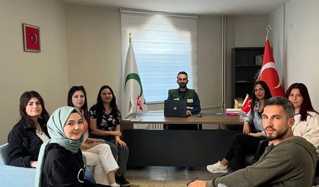 Yeşilay, Kırşehir Ahi Evran Üniversitesi öğrencileri ile bir arada