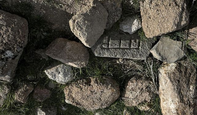 Yıkılan tarihi kilisenin 4 taşında "Allah" yazısı tespit edildi