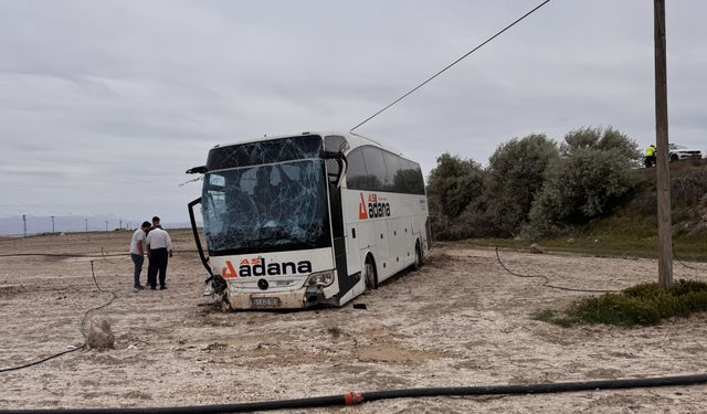 Yoldan çıkan yolcu otobüsündeki 4 kişi yaralandı