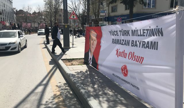 MHP Lideri Bahçeli’nin bayram mesajı afişleri Kırşehir caddelerinde