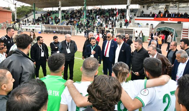 Vali Demiryürek ateşledi, şehir sahip çıktı, Kırşehir FSK ligde kaldı