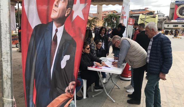 CHP’nin Ekrem İmamoğlu imza kampanyası devam ediyor