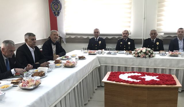 Emniyet Müdürü Kartal, gazetecilerle buluştu