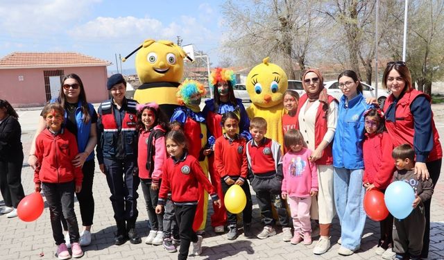 Jandarma’dan Miniklere Bayram Ziyareti