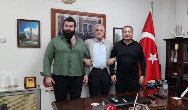 Murat Sürmeli’ye yeğenlerinden anlamlı kutlama