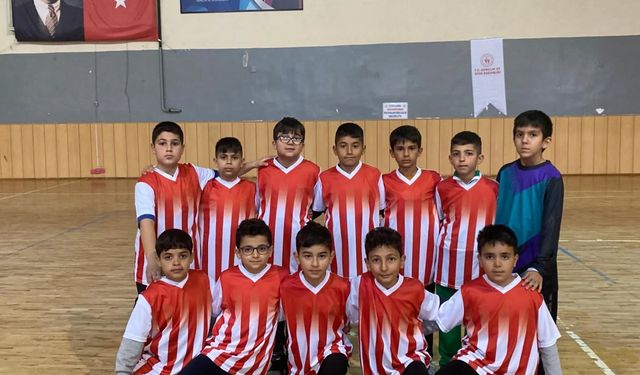 Mucur’da Sporun Kalbi Gençlerle Atıyor: GSB Spor Okulları Kapsamında Futbol Kursları Devam Ediyor