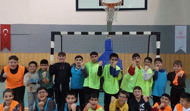 Mucur Spor Salonu’nda GSB Spor Okulları Kapsamında Basketbol Heyecanı Sürüyor