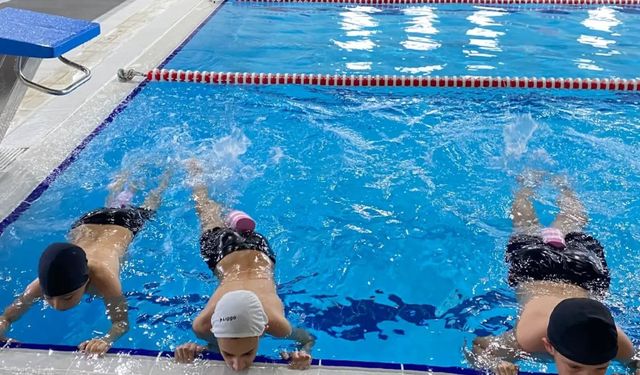 Mucur’da Erkeklere Yönelik Temel Eğitim Yüzme Kursları Başladı