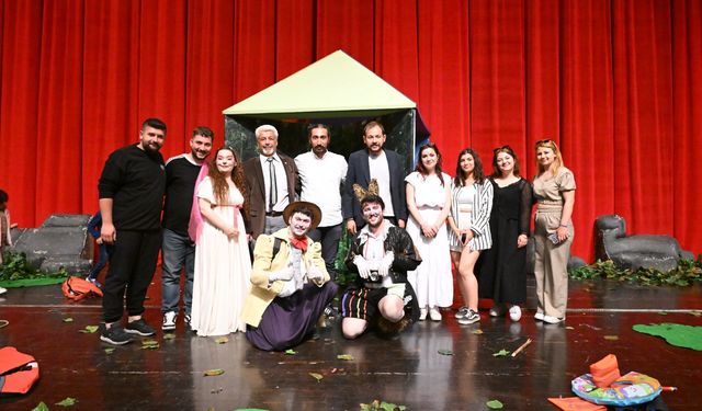 Çocuk Tiyatrosu Festivali’nde “Fil ile Tavşan” Minik Seyircilerle Buluştu