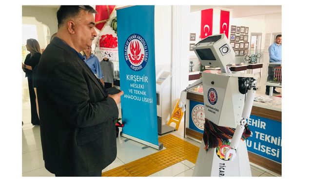 Misafirleri “Ahi selamı” ile karşılayan robot: AHİBOT