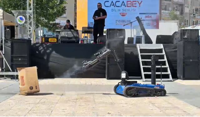Bomba imha gösterisi nefesleri kesti