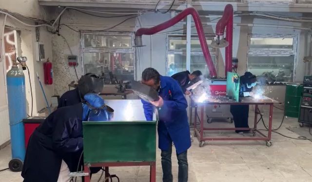 Kaynakçılığı öğrenen kadınlar kendilerine yeni iş alanı oluşturdu