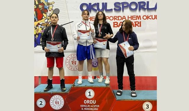 Boksta madalyaları toplayan öğrenciler Kırşehir’in gururu oldu