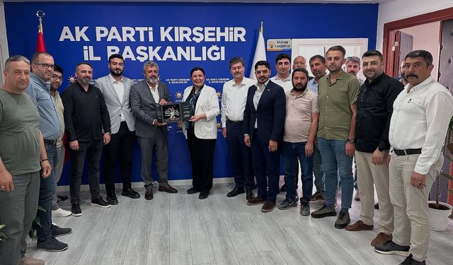 Başkan Aslan ve GENÇ MÜSİAD heyetinden AK Parti’ye tebrik