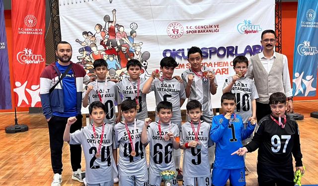 Ortaokullar Arası Futsal Turnuvası’nda büyük başarı