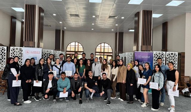 Genç Âhiler Diplomatlık Yolunda: Prof. Dr. Nur Çetin, Gençlerle Buluştu