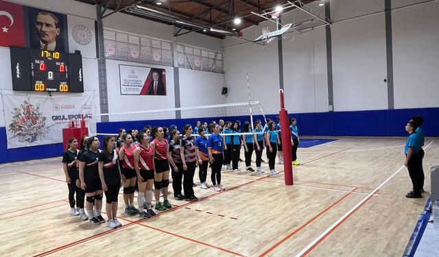 Kırşehir’de Gençlik Haftası Coşkusu Voleybol Turnuvasıyla Başladı