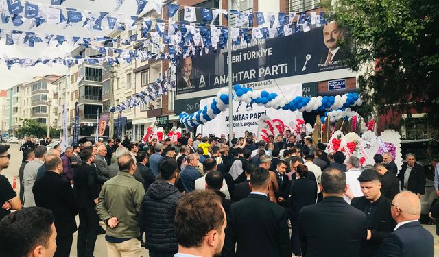 A Parti Lideri Ağıralioğlu, Kırşehir İl Başkanlığı binasının açılışını yaptı