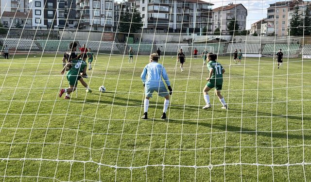 Ampute Futbol Milli Takımı, Kırşehir'de kadın takımıyla gösteri maçı yaptı