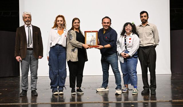 ODUNPAZARI BELEDİYESİ ŞEHİR TİYATROSU OYUNU BEĞENİ TOPLADI