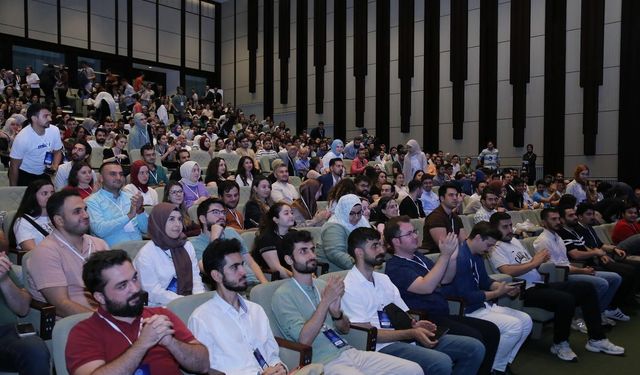 Burslu öğrenciler yurt dışında lisansüstü eğitime gidiyor