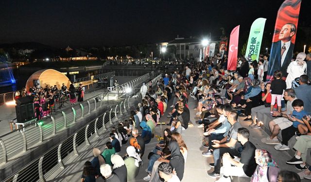 Kentpark’ta Balkan ve Roman Ezgileri Yankılandı