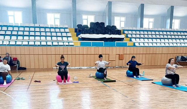 Mucur’da Yaz Enerjisi Sporla Devam Ediyor: “Koşabiliyorken Koş” Pilates Kursu Yoğun İlgi Görmeye Devam Ediyor !