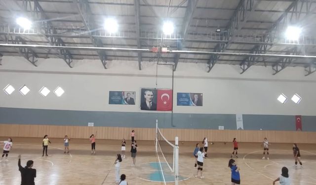 Mucur’da Gençlerle Voleybol