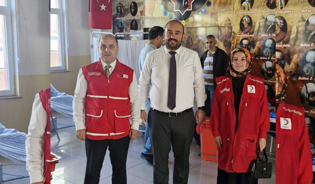 Kızılay’dan 30 Ağustos İlkokulu’nda Kan Bağışı Standı