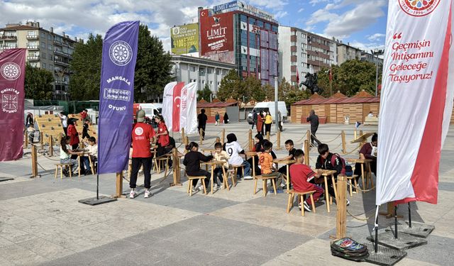 "Geleneksel Oyunlar Tırı" Kırşehir'de çocuklarla buluştu