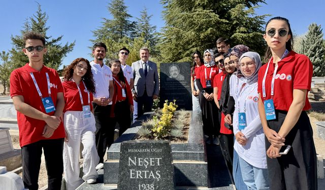Genç Ahiler "Bozkırın Tezenesi" Neşet Ertaş'ı unutmadı