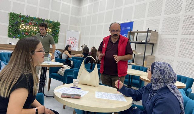 Kırşehir’e Yeni Gelen Öğrencilere Genç Ofis’ten Sıcak Karşılama