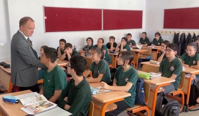 Gülşen, Öğrencilerle Birlikte MEBİ Tanıtım Videosunu İzledi