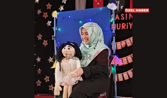 Kuklalarıyla Çocuklara ve Yetişkinlere Neşe Saçıyor